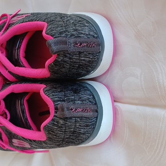 Skechers light weight memory foam size 6.5 - Picture 4 of 6